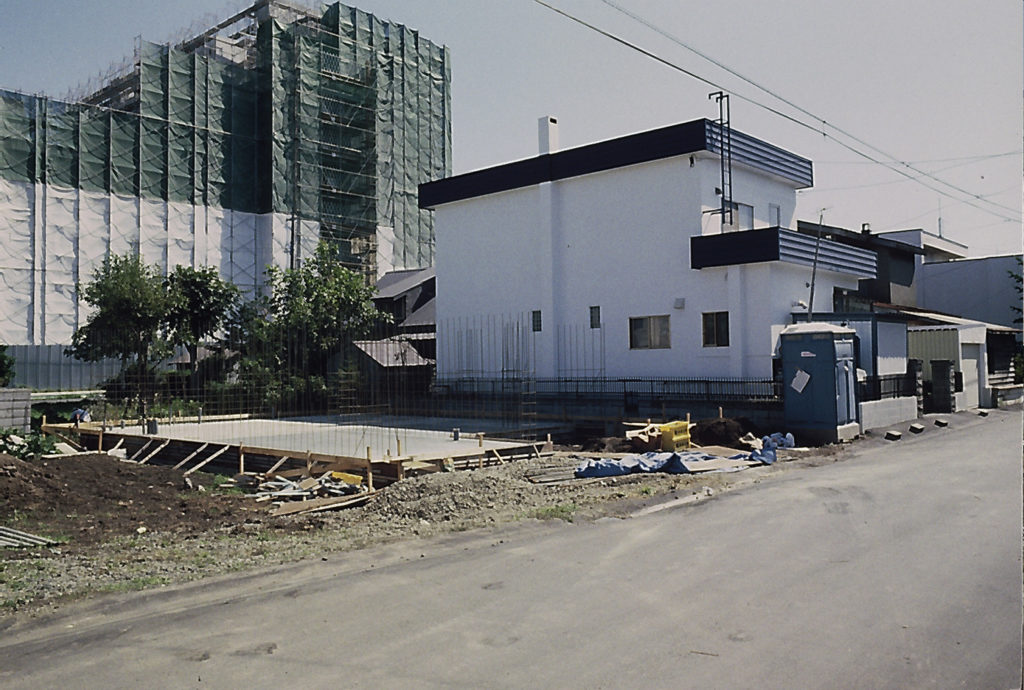 Chantier de construction, Sapporo, Japon, 1991, ©Philippe Bonnin