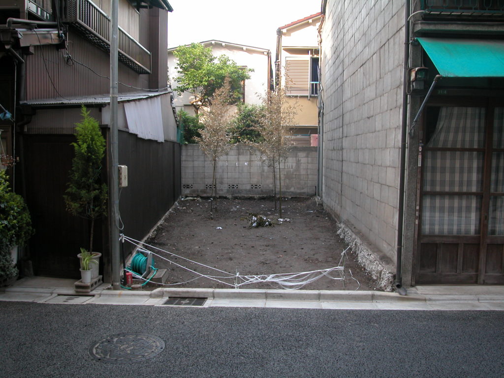 Traces d’un rituel de fondation, Tokyo, Japon, 2004 , ©Philippe Bonnin