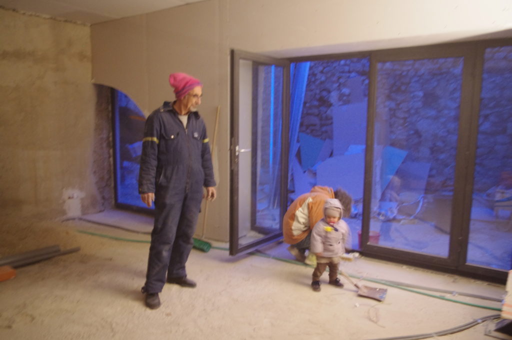 Vaucluse, chantier maison (2010-2012). Passage d’un père. Habitant
