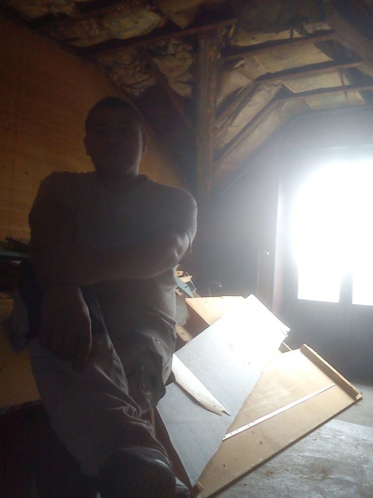 Région lyonnaise, 2013. Un collègue pose. Artisan