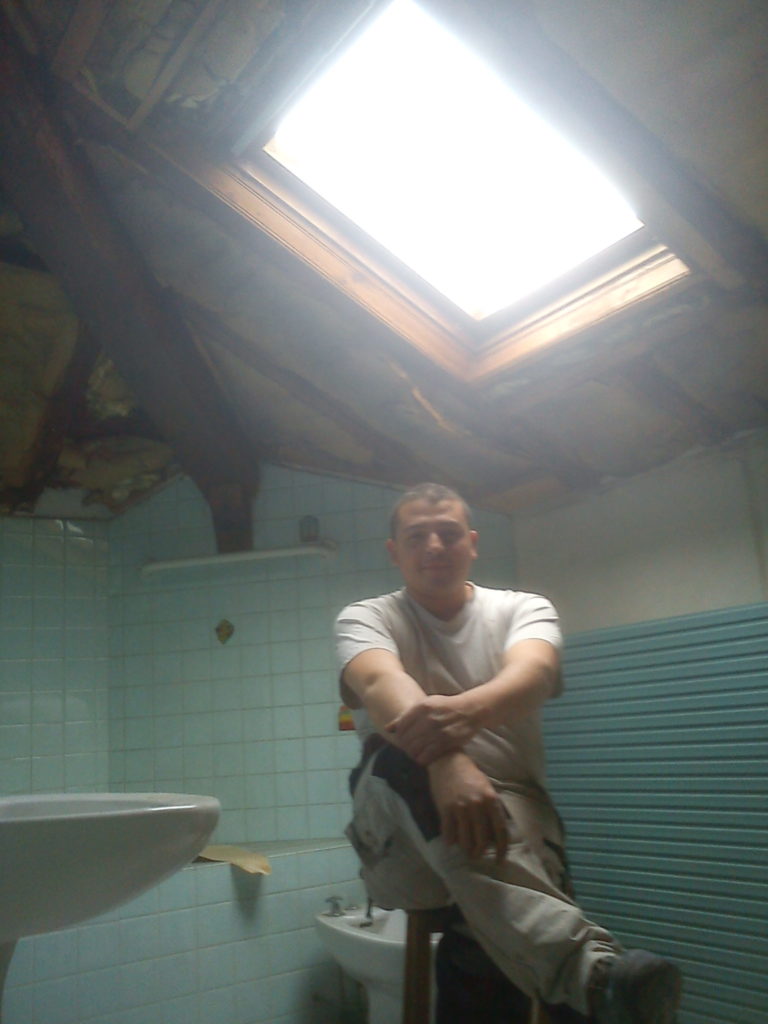 Région lyonnaise, 2013. Un collègue pose. Artisan
