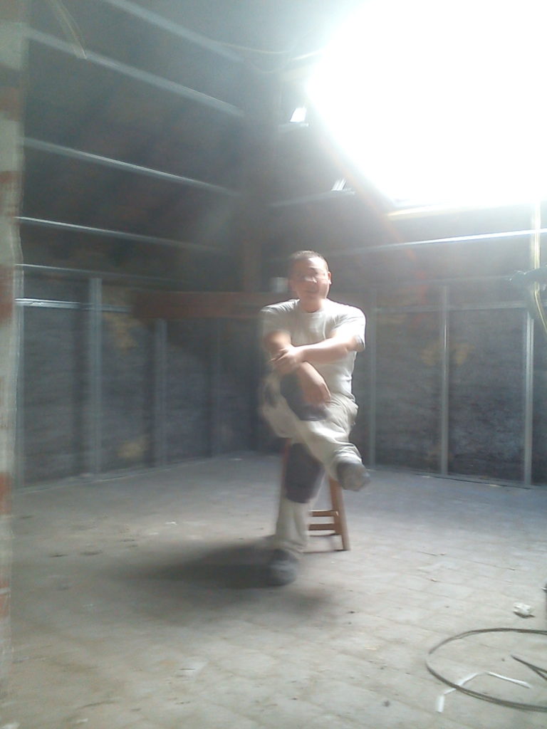 Région lyonnaise, 2013. Un collègue pose. Artisan