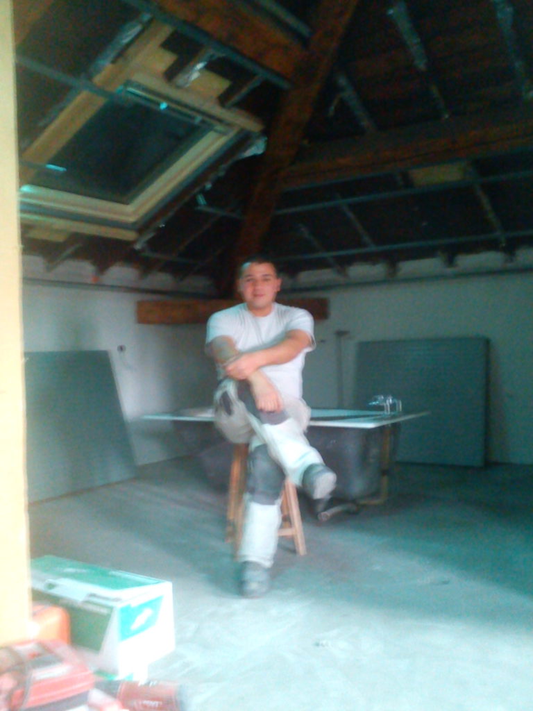 Région lyonnaise, 2013. Un collègue pose. Artisan