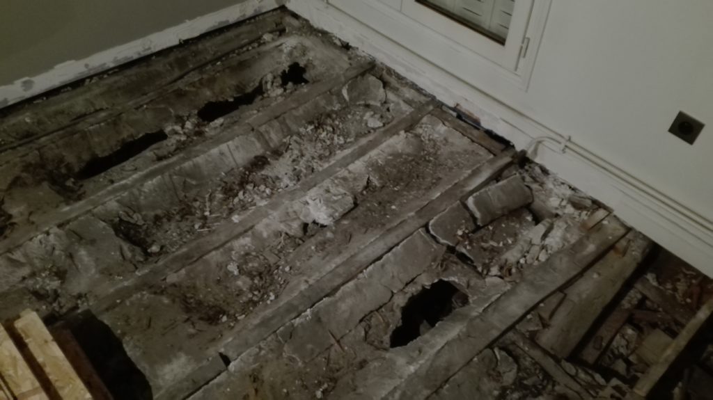 M.A.C Menuiserie Agencement Cuisine, Rénovation parquet, photo pour justifier d’un imprévu, Paris, 2018